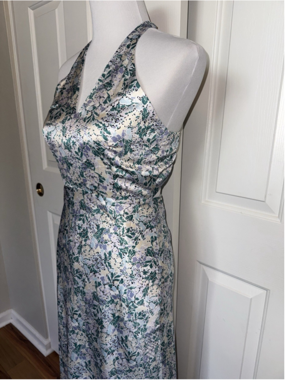 ASTR Floral Satin Halter Midi Dress Open Back S Feminine Floral Wedding Guest - Picture 4 of 13